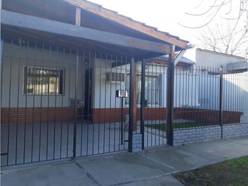 Casa 5 Ambientes en 2 plantas Vende-permuta-Ituzaingo Norte