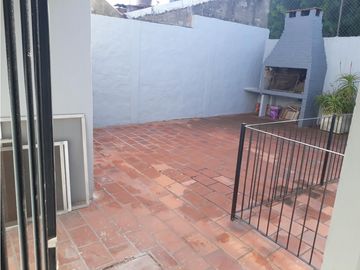Casa 5 Ambientes en 2 plantas Vende-permuta-Ituzaingo Norte