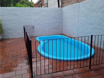 Casa 5 Ambientes en 2 plantas Vende-permuta-Ituzaingo Norte
