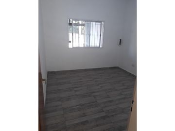 Casa 5 Ambientes en 2 plantas Vende-permuta-Ituzaingo Norte