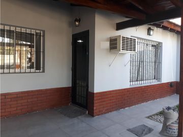 Casa 5 Ambientes en 2 plantas Vende-permuta-Ituzaingo Norte