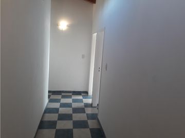 Casa 5 Ambientes en 2 plantas Vende-permuta-Ituzaingo Norte