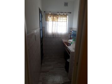 Casa 5 Ambientes en 2 plantas Vende-permuta-Ituzaingo Norte