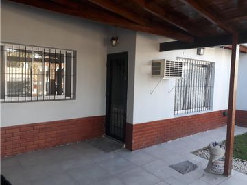 Casa 5 Ambientes en 2 plantas Vende-permuta-Ituzaingo Norte