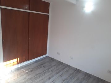 Casa 5 Ambientes en 2 plantas Vende-permuta-Ituzaingo Norte