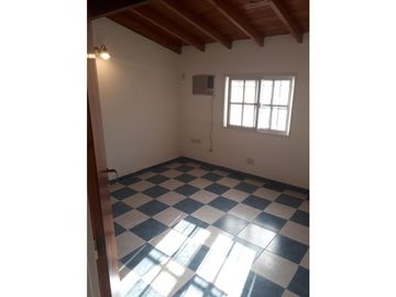 Casa 5 Ambientes en 2 plantas Vende-permuta-Ituzaingo Norte