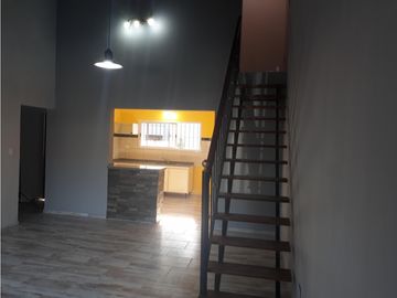 Casa 5 Ambientes en 2 plantas Vende-permuta-Ituzaingo Norte