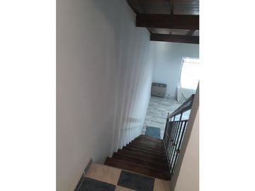 Casa 5 Ambientes en 2 plantas Vende-permuta-Ituzaingo Norte