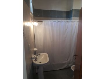 Casa 5 Ambientes en 2 plantas Vende-permuta-Ituzaingo Norte