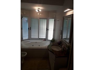 Casa 4 Ambientes -estilo Campo- Castelar Sur
