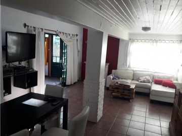 Casa 4 Ambientes -estilo Campo- Castelar Sur