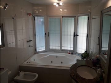 Casa 4 Ambientes -estilo Campo- Castelar Sur