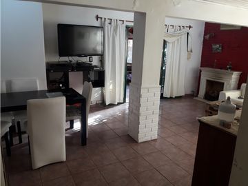Casa 4 Ambientes -estilo Campo- Castelar Sur