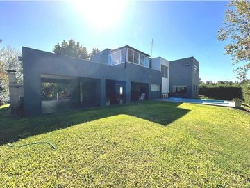 Casa 4 Ambientes en venta en Altos del Sol-Oportunidad-Permuta
