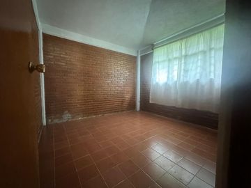 CASA CON AMPLIO TERRENO Y ARBOLES FRUTALES EN SAN MATEO TEZOQUIPAN