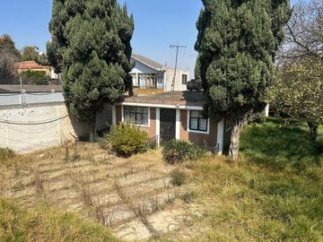 CASA CON AMPLIO TERRENO Y ARBOLES FRUTALES EN SAN MATEO TEZOQUIPAN
