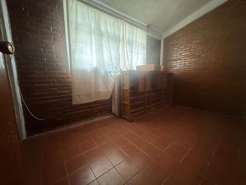 CASA CON AMPLIO TERRENO Y ARBOLES FRUTALES EN SAN MATEO TEZOQUIPAN