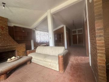 CASA CON AMPLIO TERRENO Y ARBOLES FRUTALES EN SAN MATEO TEZOQUIPAN