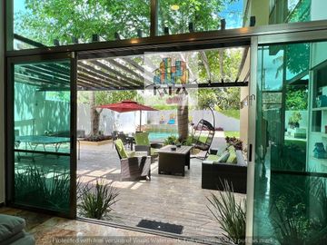 CASA EN VENTA EN CANCUN CON ALBERCA Y PANELES EN RESIDENCIAL