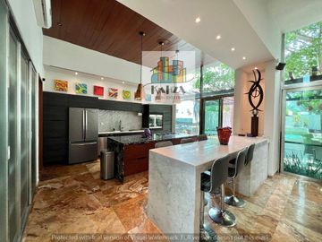 CASA EN VENTA EN CANCUN CON ALBERCA Y PANELES EN RESIDENCIAL
