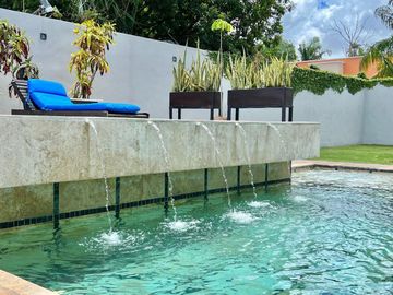 CASA EN VENTA EN CANCUN CON ALBERCA Y PANELES EN RESIDENCIAL