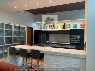 CASA EN VENTA EN CANCUN CON ALBERCA Y PANELES EN RESIDENCIAL