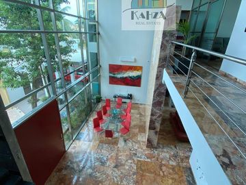 CASA EN VENTA EN CANCUN CON ALBERCA Y PANELES EN RESIDENCIAL