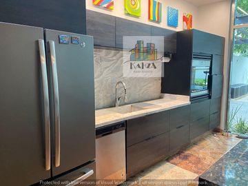CASA EN VENTA EN CANCUN CON ALBERCA Y PANELES EN RESIDENCIAL
