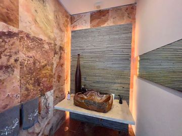 CASA EN VENTA EN CANCUN CON ALBERCA Y PANELES EN RESIDENCIAL