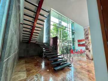 CASA EN VENTA EN CANCUN CON ALBERCA Y PANELES EN RESIDENCIAL
