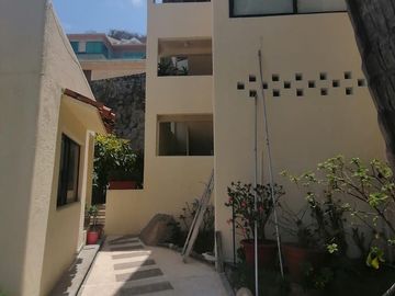 Casa sola en Venta en fraccionamiento De Lujo Joyas de Brisamar ACAPULCO