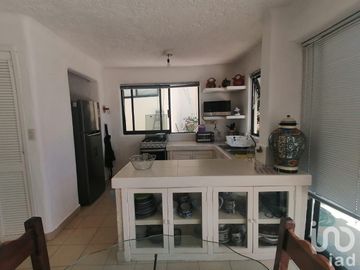 Casa sola en Venta en fraccionamiento De Lujo Joyas de Brisamar ACAPULCO