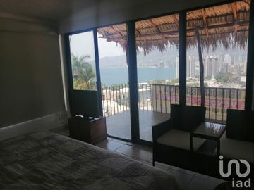 Casa sola en Venta en fraccionamiento De Lujo Joyas de Brisamar ACAPULCO