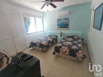 Casa sola en Venta en fraccionamiento De Lujo Joyas de Brisamar ACAPULCO