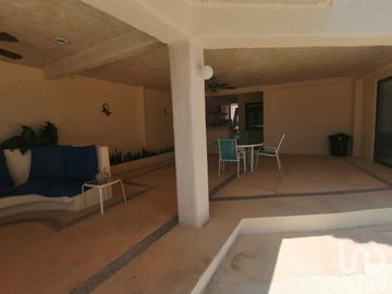 Casa sola en Venta en fraccionamiento De Lujo Joyas de Brisamar ACAPULCO