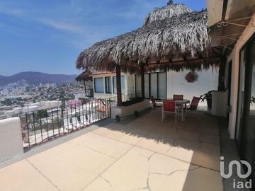 Casa sola en Venta en fraccionamiento De Lujo Joyas de Brisamar ACAPULCO