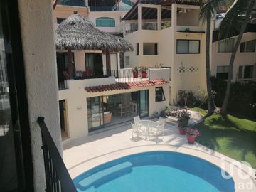 Casa sola en Venta en fraccionamiento De Lujo Joyas de Brisamar ACAPULCO