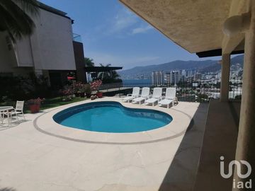 Casa sola en Venta en fraccionamiento De Lujo Joyas de Brisamar ACAPULCO