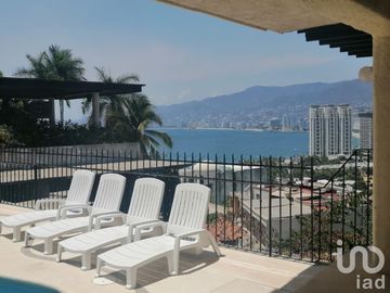 Casa sola en Venta en fraccionamiento De Lujo Joyas de Brisamar ACAPULCO