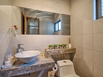 Moderna y espectacular casa en Condominio Los Almendros