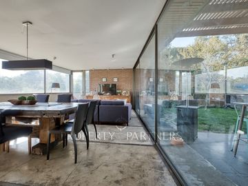 Moderna y espectacular casa en Condominio Los Almendros