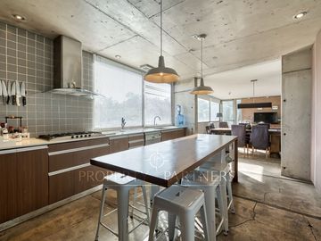 Moderna y espectacular casa en Condominio Los Almendros
