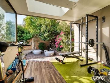 Moderna y espectacular casa en Condominio Los Almendros