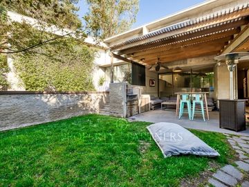 Moderna y espectacular casa en Condominio Los Almendros