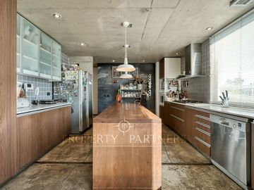 Moderna y espectacular casa en Condominio Los Almendros