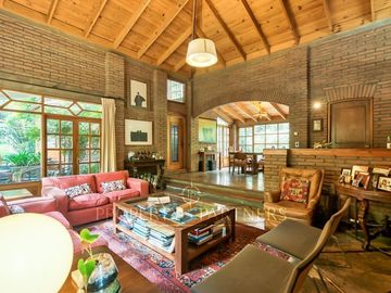 Espectacular Casa en Exclusivo Condominio Los Almendros