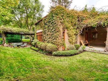 Espectacular Casa en Exclusivo Condominio Los Almendros