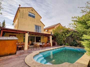 Excelente casa tres pisos dentro de condominio