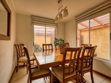 Excelente casa tres pisos dentro de condominio