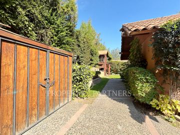 Encantadora casa en condominio más exclusivo del Carmen de Huechuraba